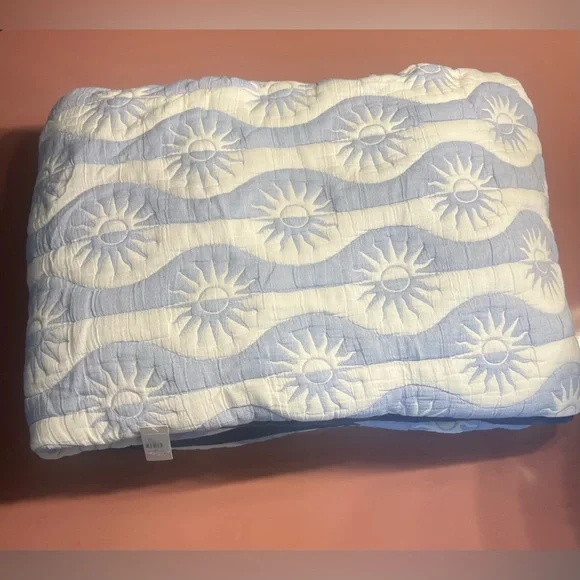 Anthropologie Nelly Icon Matelassé Quilt, King - Picture 2 of 5